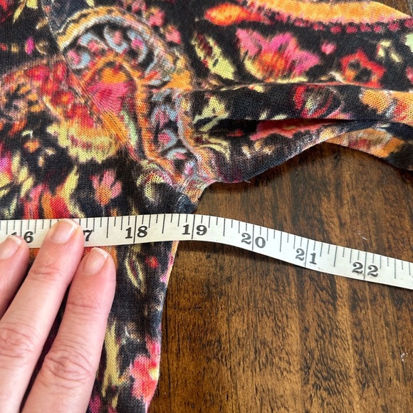 Lauren Ralph Lauren | 100% Silk Lightweight Paisley Sweater with 3/4 Sleeves - Picture 6 of 7